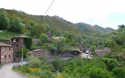 Felmín – Tabanedo – Rodillazo – Pico Polvoreda (2.007 m.) – Cueva del Moruquín – Hoces de Vegacervera