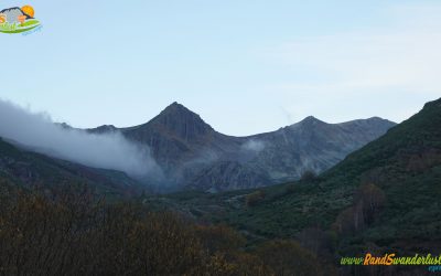 Riolago – Lago Chao – Pico La Ferrera (2.122 m) – Alto de la Cañada (2.157 m) – Rabinalto (2.117 m) – Peña La Arena (2.116 m) – Valgrán (2.091 m) – Alto de Terreiros (2.061 m) – Laguna de Terreiros – La Braña Vieja (2.029 m)