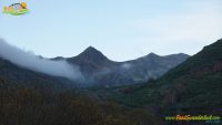 Riolago – Lago Chao – Pico La Ferrera (2.122 m) – Alto de la Cañada (2.157 m) – Rabinalto (2.117 m) – Peña La Arena (2.116 m) – Valgrán (2.091 m) – Alto de Terreiros (2.061 m) – Laguna de Terreiros – La Braña Vieja (2.029 m)